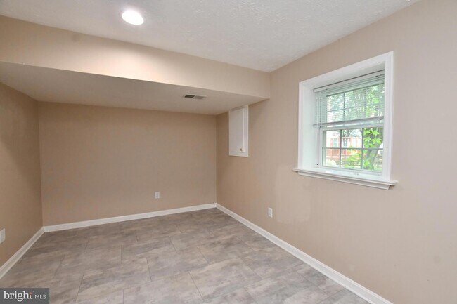 Building Photo - 350 Copperfield Ln