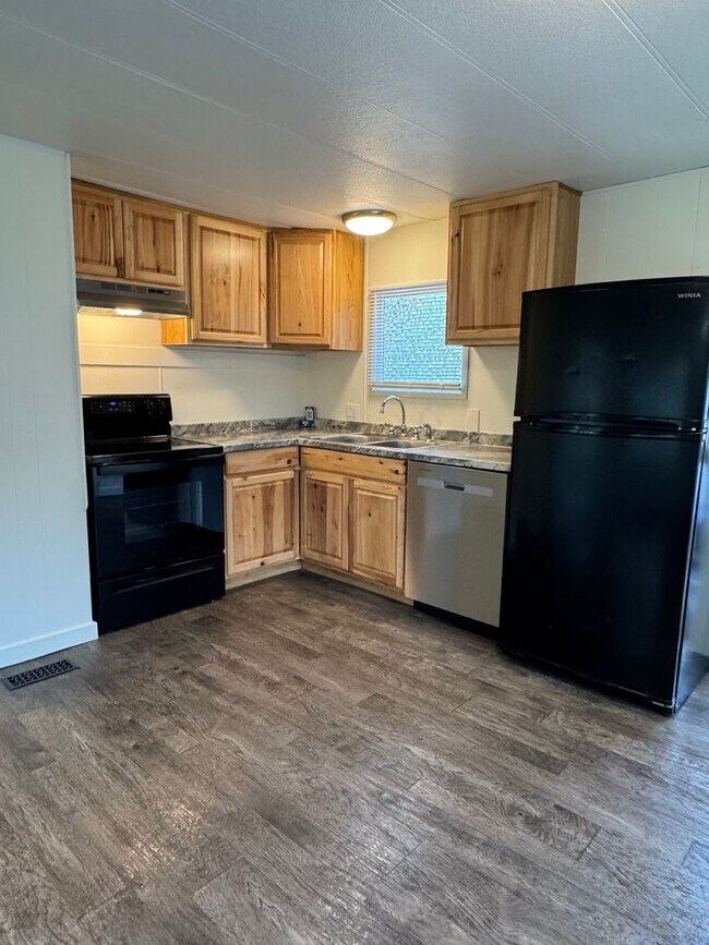 Building Photo - 2 BEDROOM 1 BATH MOBILE HOME FOR RENT