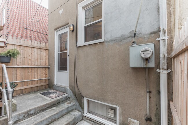 Building Photo - 3 W 1st Ave