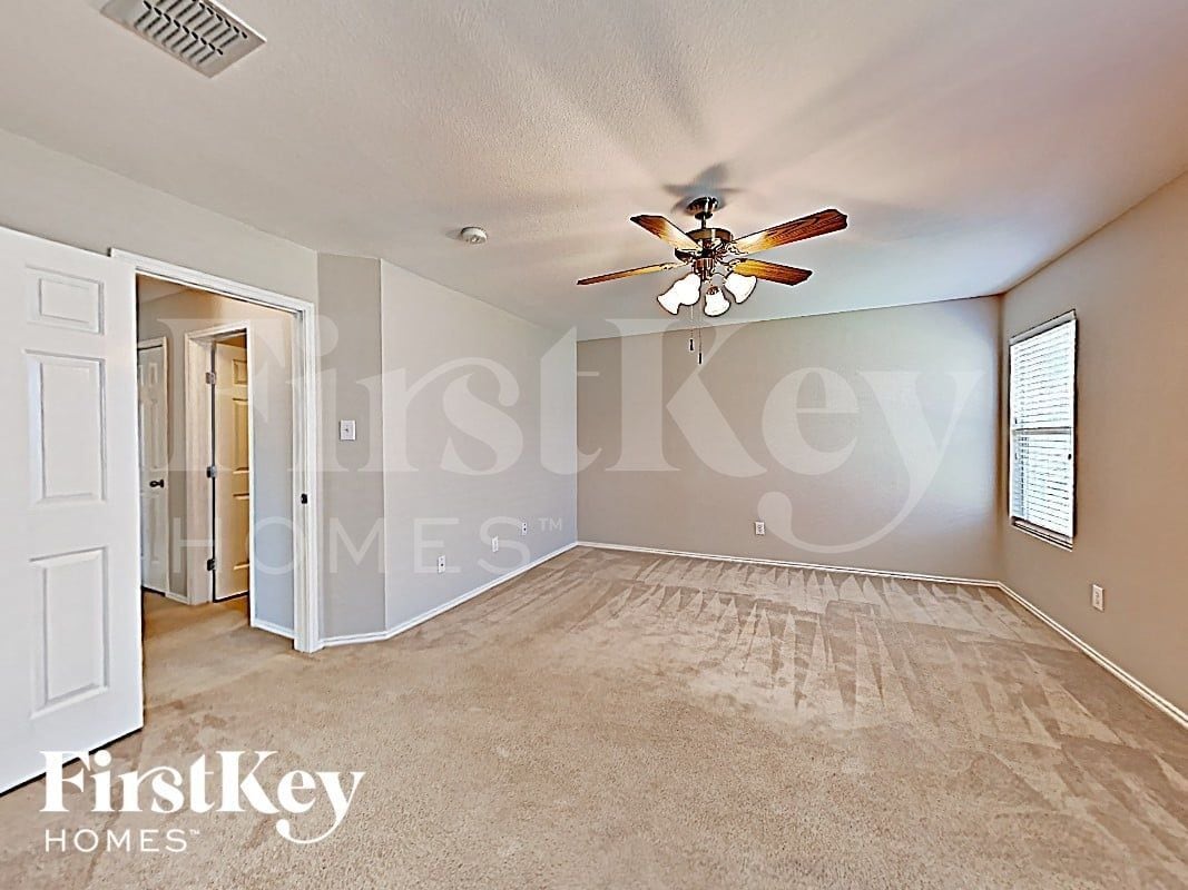 Building Photo - 716 Wrigley Dr