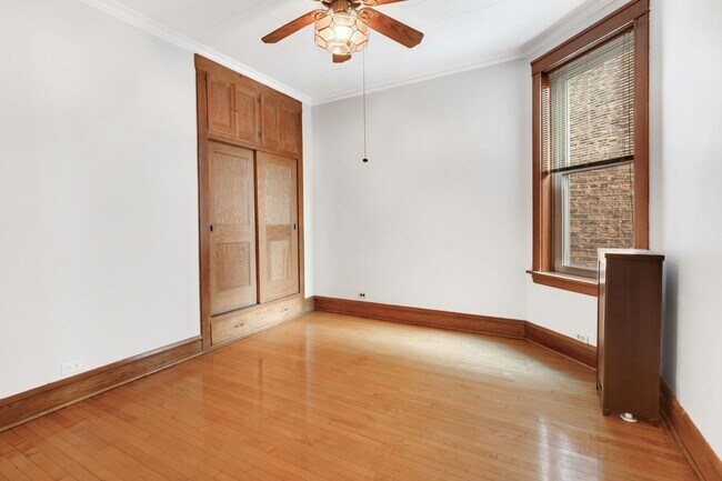 Building Photo - 2630 N Sacramento Ave