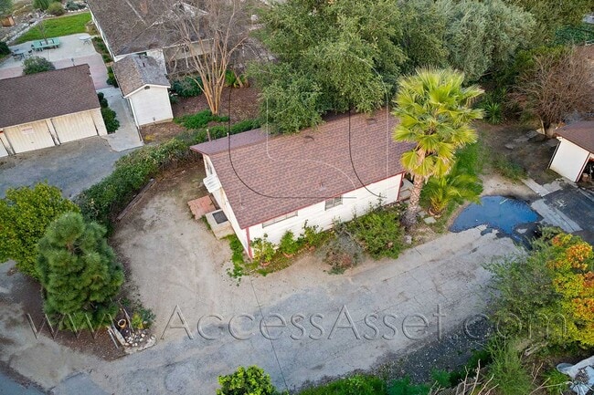 Building Photo - Comforting Charm 1 Bed / 1 Bath Home In Po...
