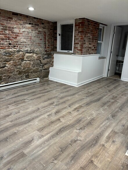 Building Photo - 85 N Margin St