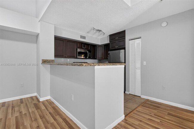 Building Photo - 7808 Sonoma Springs Cir