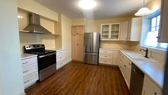 Primary Photo - 206 South St