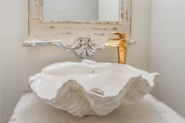 Building Photo - 10822 La Florentina Ave