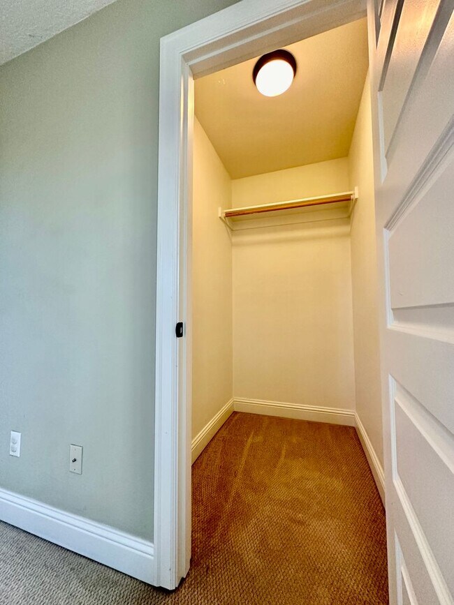 Building Photo - Remodeled Piedmont 3 Bedroom Home with Har...