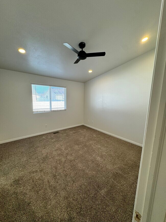 Building Photo - 4148 W 5060 S