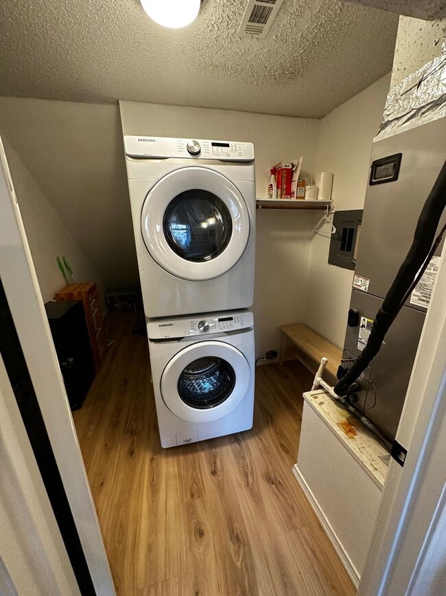 Building Photo - Furnished 2/2.5 Condo Blocks from Baylor C...