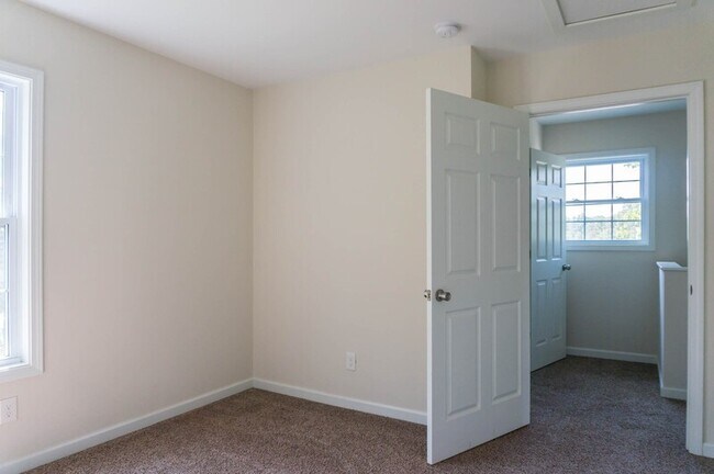 Building Photo - 8 Cricket Crossing Ct