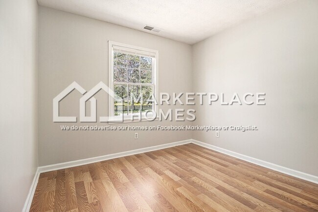 Building Photo - 2914 Stanton Rd SE