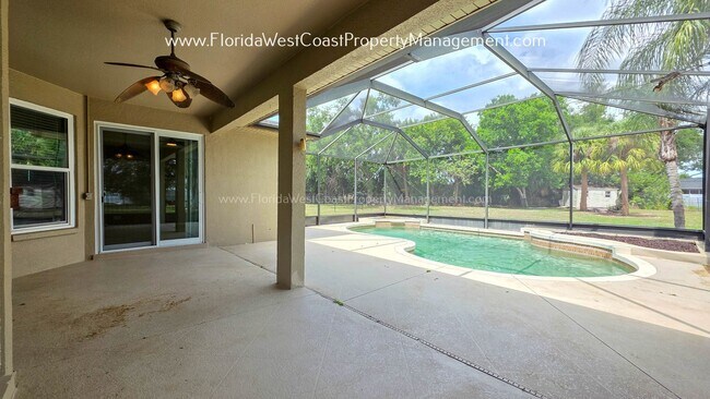 Building Photo - CUTE AND SPACIOUS 3 BEDROOM/ 2 BATH POOL HOME! NORTH PALMETTO! PET FRIENDLY!