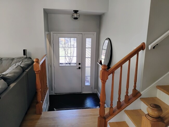 Building Photo - 4958 Oak Ln