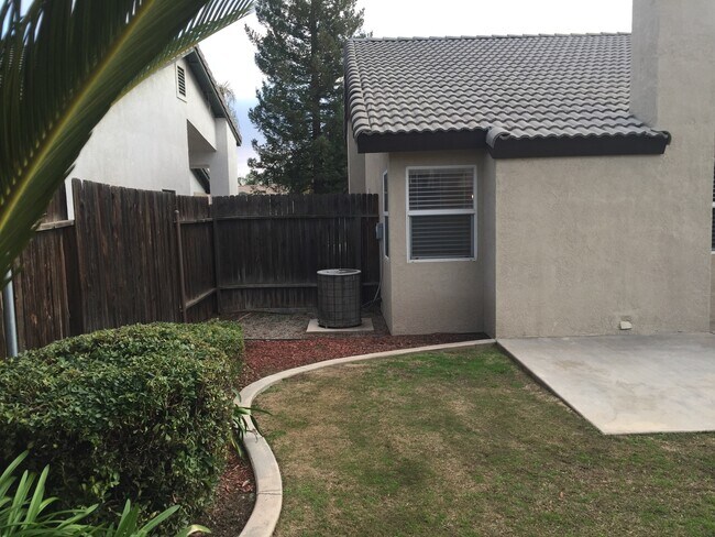 Building Photo - Beautiful 3 Bed 2 Bath in Riverlakes Community - Northwest Bakersfield- $2,450 Rent