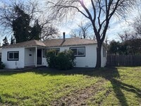 Building Photo - 30 Oak Dr