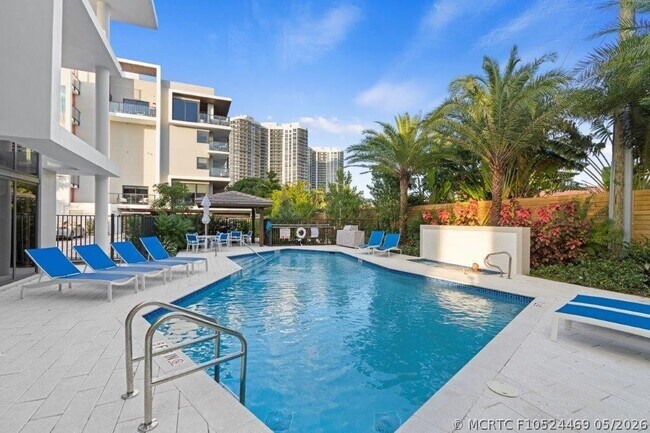 Building Photo - 3040 N Ocean Blvd