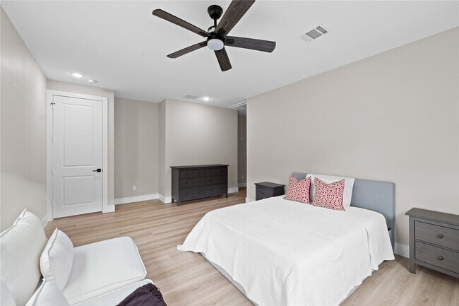 Building Photo - 2614 Piemonte Ave