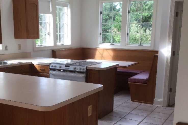 Kitchen with island - 6 Patricks Ct