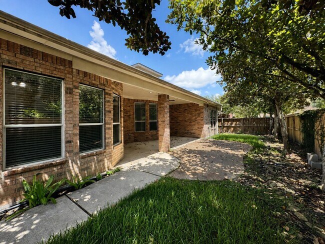 Building Photo - 3301 Elm Creek Dr