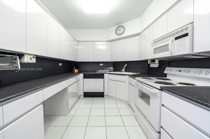 Building Photo - 1408 Brickell Bay Dr