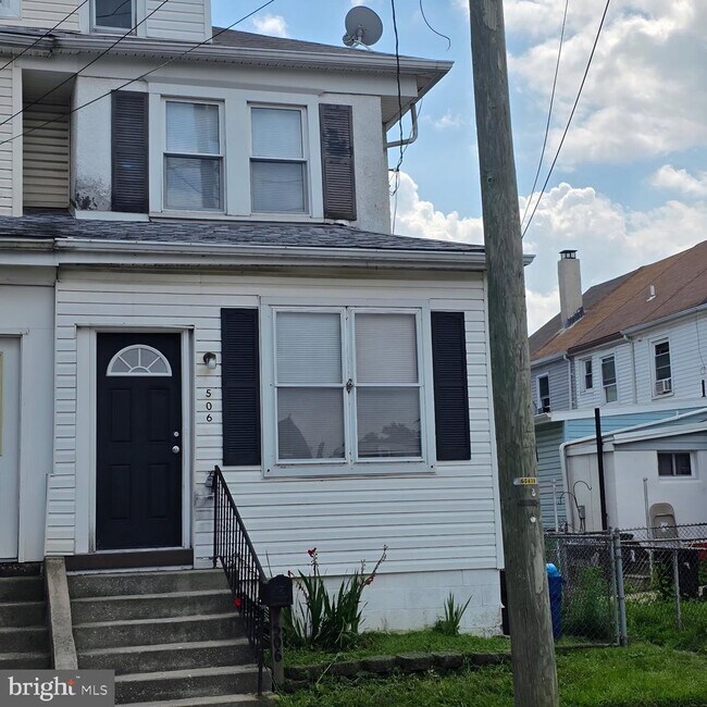Primary Photo - 506 Ridgeway St