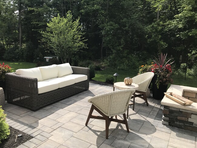 Rear Patio Outdoor Seating - 6251 Upper Albany Crossing Dr