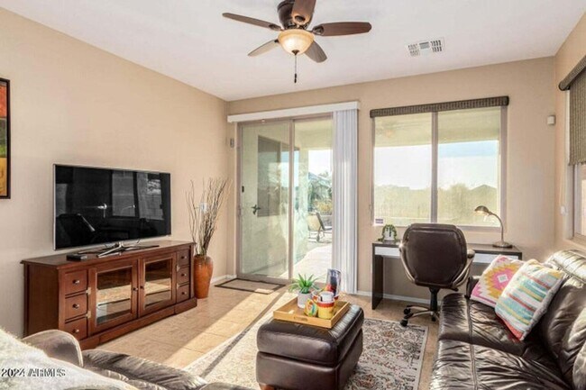 Building Photo - Fully Furnished Single Level Home w/ Pool. Short Term Lease Options Available