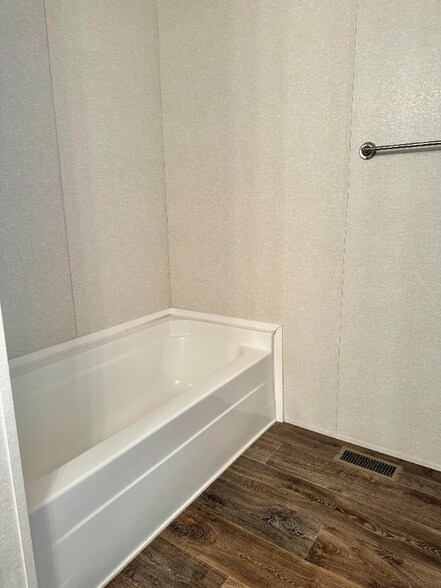 Building Photo - 3200 S Highland Park Dr