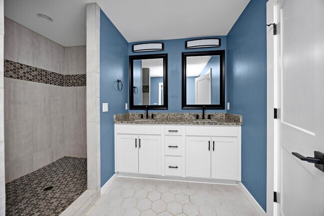 Building Photo - 369 Meadowview Dr