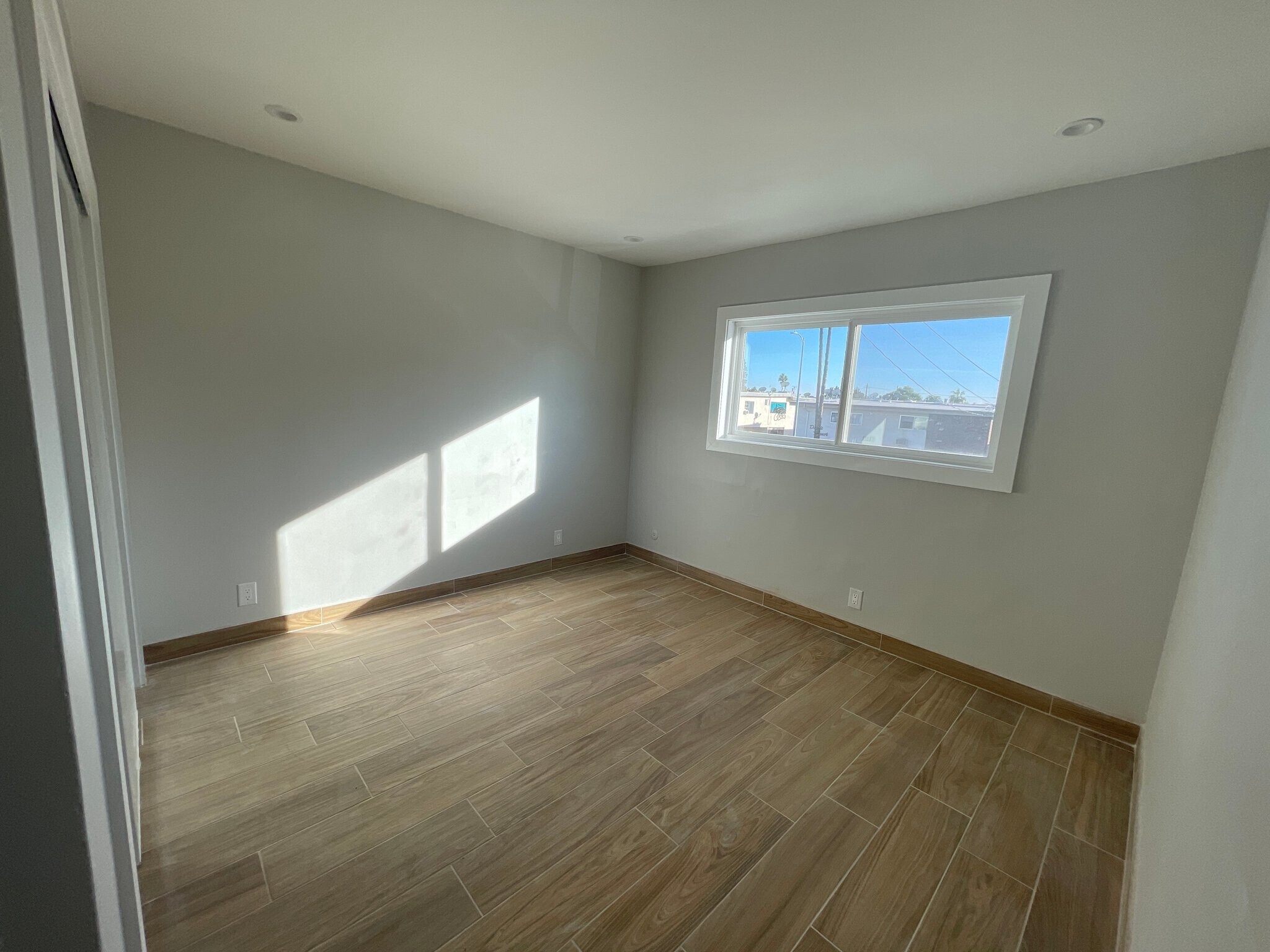 Building Photo - 13425 Vanowen St