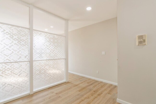 Building Photo - 40 Beacon Ave