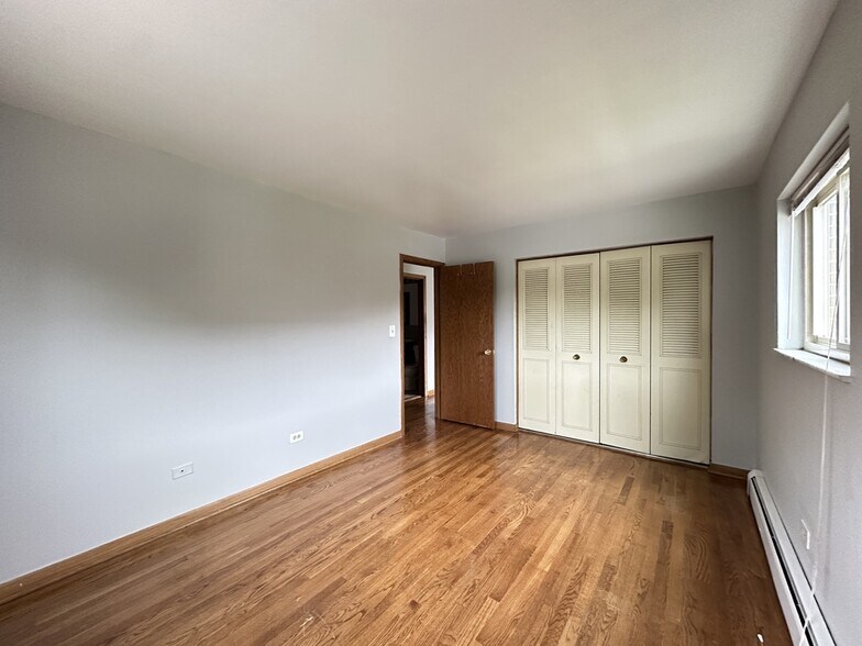 Building Photo - 1639 Oakwood Ave