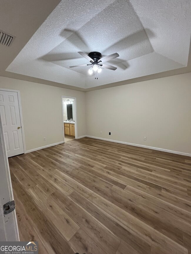 Building Photo - 207 Royal Palms Ave