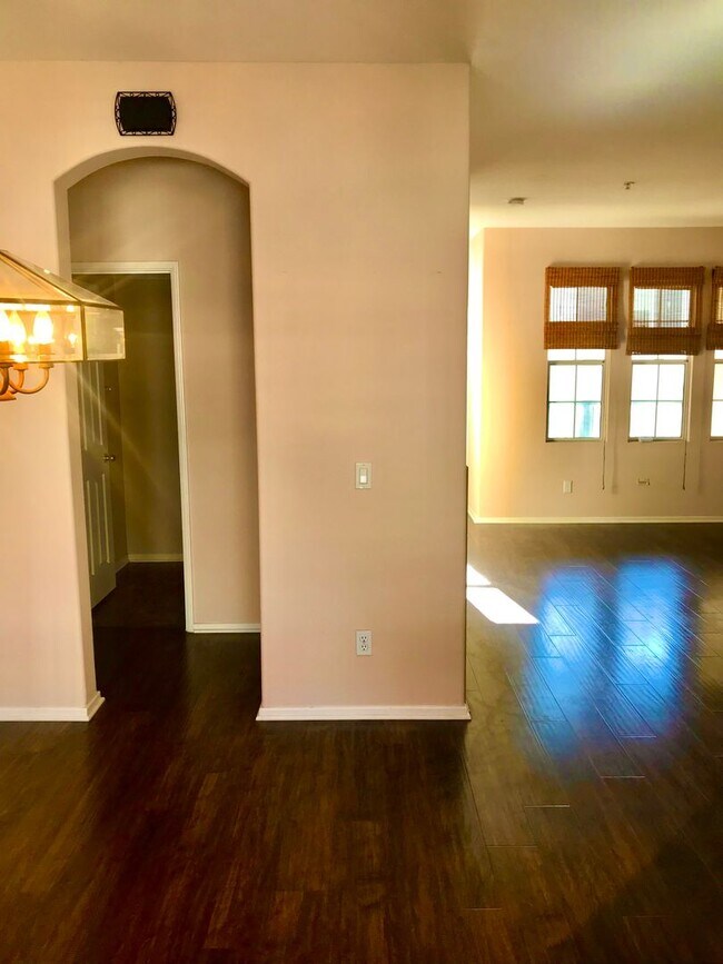 Building Photo - 2-bed 2.5 bath townhome in Cascada (Rancho...