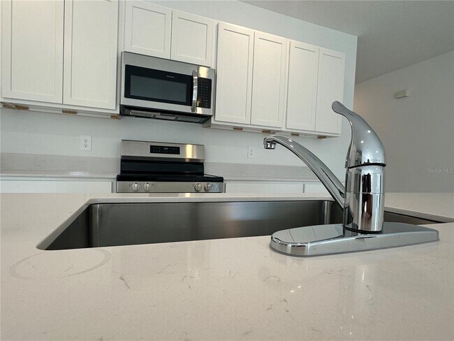 Building Photo - 5434 Lewisham Dr