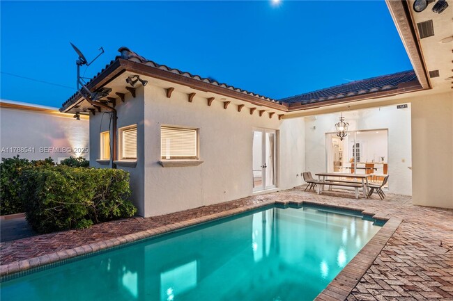 Building Photo - 1223 Jackson St