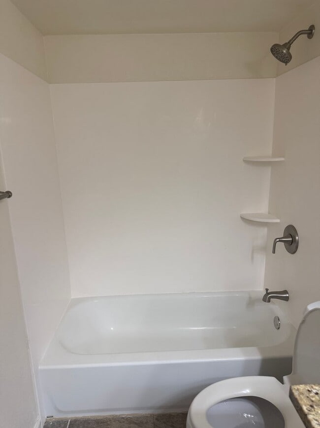 Building Photo - Great 1 bedroom 1 bath 2nd floor unit