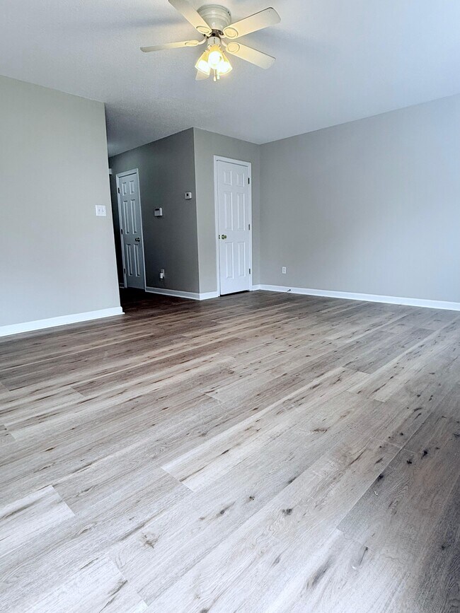 Building Photo - 7265 Crestside Dr