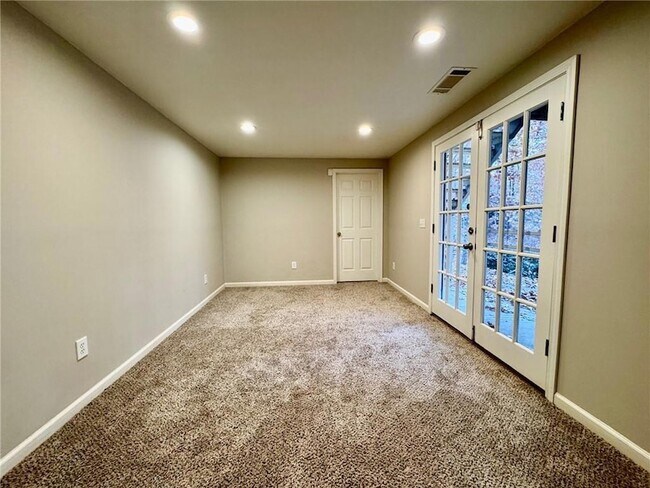 Building Photo - 5450 Heathridge Terrace