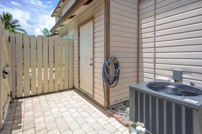 Building Photo - 122 Sherwood Cir