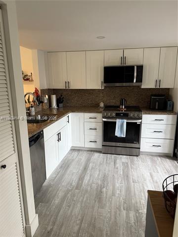 Building Photo - 5460 SW 70th Pl N