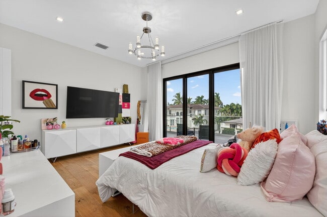 Building Photo - 785 NE 70th St