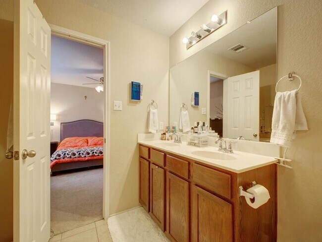 Building Photo - 3420 Bach Dr
