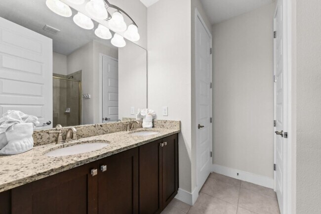 Building Photo - 350 Lasso Dr