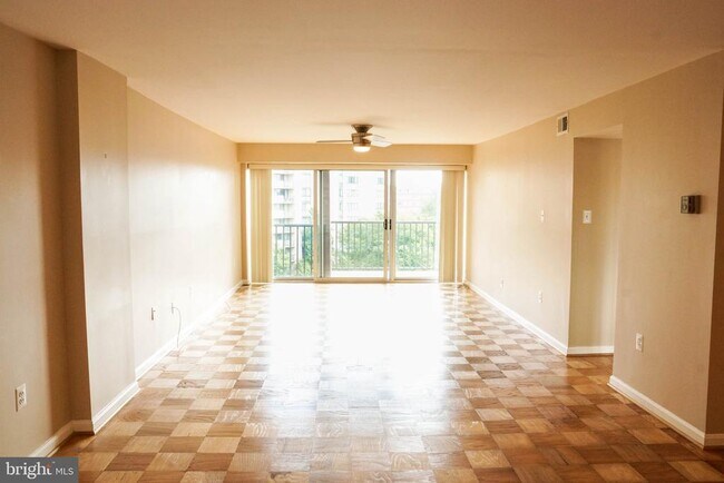 Building Photo - 1300 Army Navy Dr