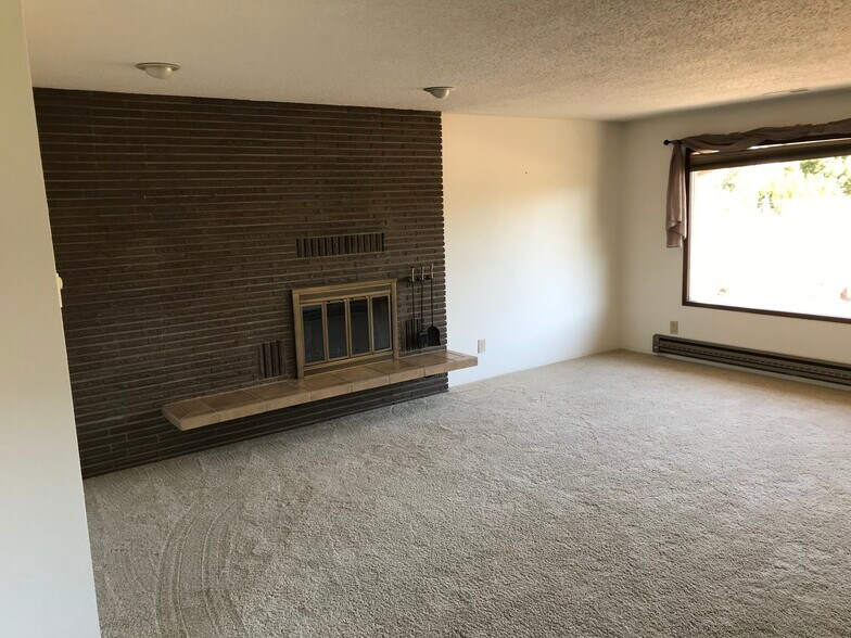 Building Photo - 2004 Kelso Ave