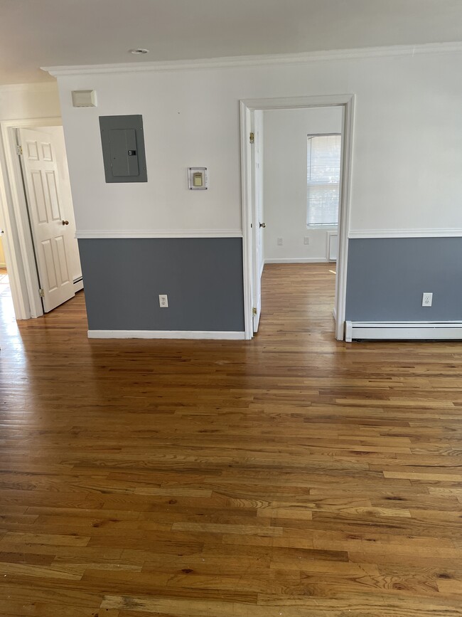 Building Photo - 800 S Oak Dr