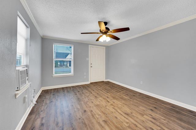 Building Photo - 412 E Avenue F