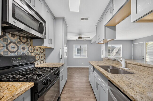 Building Photo - Charming 2-Bed Condo Retreat in Citrus Heights