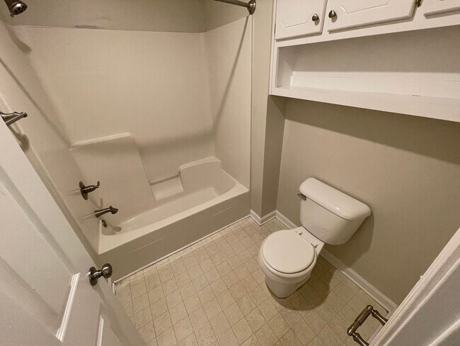 Building Photo - Briarwood West Sudvision - Stainless Steel...